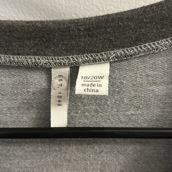 Women’s top - Picture 3 of 6